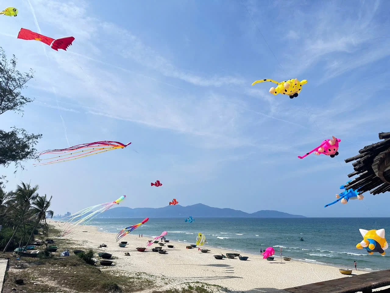 Vibrant Skies: Enjoy These Perfectly Windy Days!